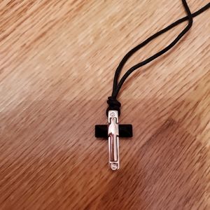 Onex swarovski Cross pendent